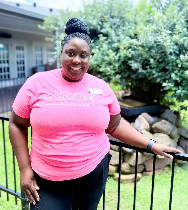A female staff member of Colonial Oaks Nursing & Rehabilitation Center in Bossier City, LA